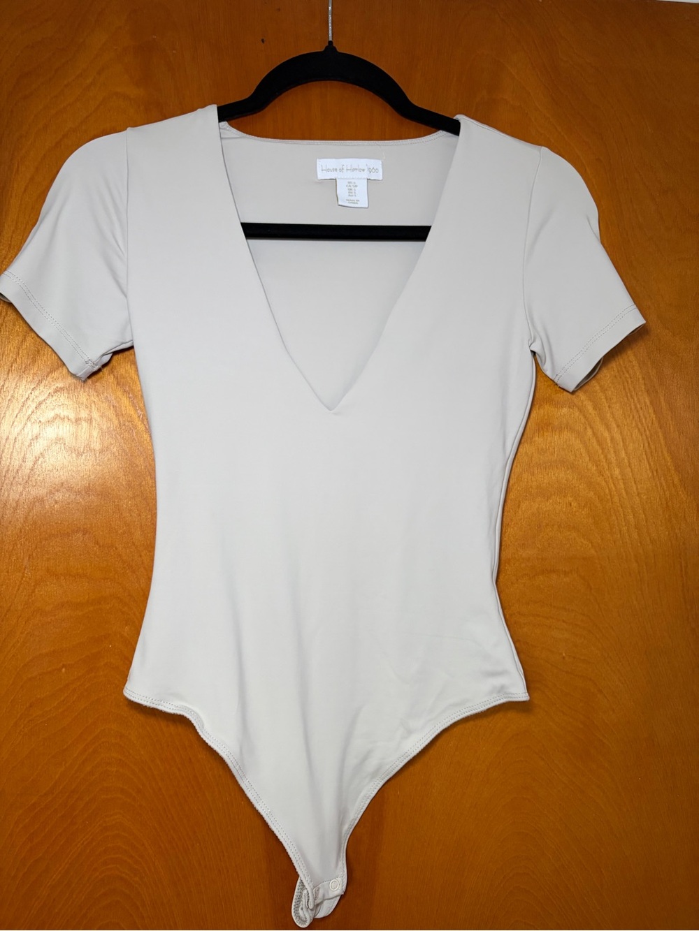 House of Harlow 1960 Cream Deep V Short Sleeve Bodysuit